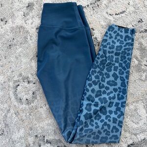 Good American Navy Leopard Print Leggings
